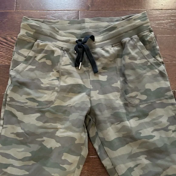 Zyia Unwind Camo Joggers - Picture 3 of 4